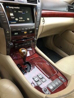 Lexus LS600h long - 9