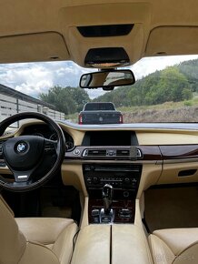 BMW 750i xdrive - 9