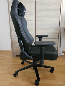 Stol + stolicka + 2x drziak na monitor (alebo NB) - 9