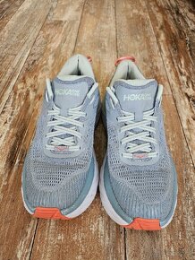 Hoka 38 - 9