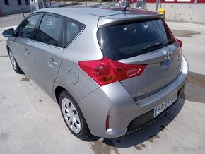 Toyota Auris 1.6 97kw benzín 2013 - 9