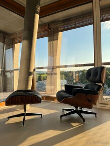 Dizajnové kreslo a taburetka - štýl Eames(Vitra), pravá koža - 9