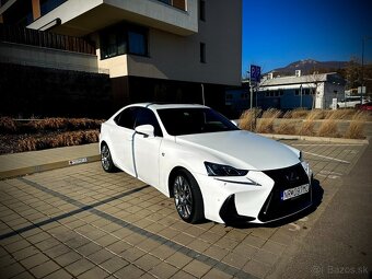 Lexus IS 300h F Sport - 9