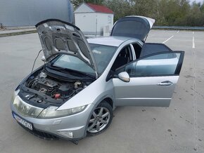 Predám Honda Civic 8g 1.8VTEC, 103kW - 9