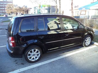 Volkswagen Touran 1.9 TDI Highline DSG automat 2009 - 9