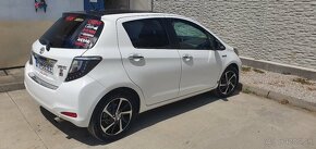 Yaris toyota 1,33 73kw 99ps biela zachovale auto - 9