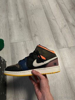 Jordan 1 mid - 9