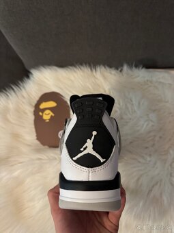 Jordan 4 - 9