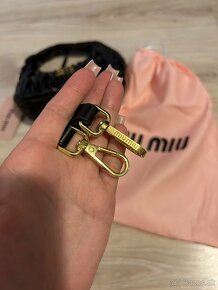 Miu Miu Wander matelassé nappa hobo bag - čierna (MM1) - 9