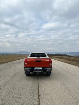 Toyota Hilux DC 2.4 I D - 4D Active 4x4 A/T - 9