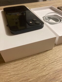 iPhone 12 / 64GB Cierny Pekný stav - 9