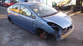 Lacno rozpredám na NÁHRADNÉ DIELY Vozidlo: Toyota Prius II - 9