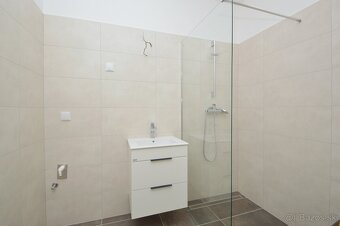 Predaj priestranný 3i byt s 7,15 m2 balkónom, Rajka - 9