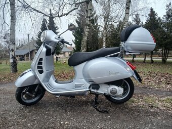 Piaggio Vespa GTS 250 - 9