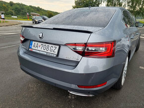 SKODA SUPERB MK3 spoiler kridlo lipko na kufor na hranu - 9