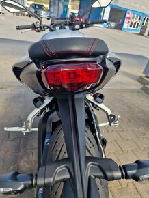 Triumph Street Triple 765 R r.v.: 2020 prvý majiteľ - 9