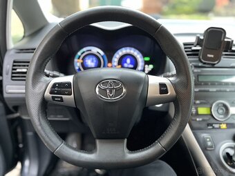 Toyota Auris hybrid - 9