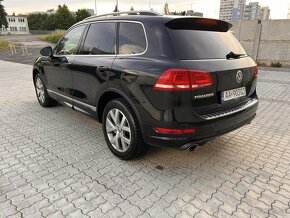 Volkswagen Touareg R-LINE - 9