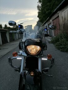 Suzuki intruder M 800. - 9