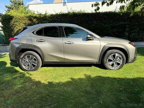 Lexus UX 300e elektro - 9