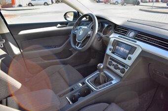 Predam Volkswagen Passat Variant 1.6 TDI /88kw Comfortline - 9