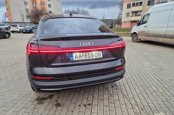 Audi e-tron 50 sportback S LINE - 9