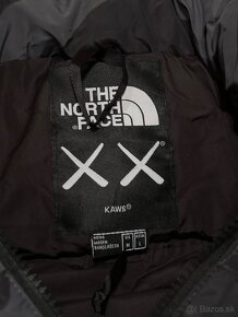 The North Face x Kaws puffer bunda - 9