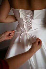 Svadobné šaty s rukávmi - 9