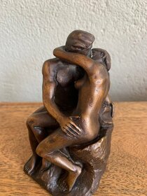 Bronzová socha realizovanej sochy „Le Baiser“, 15cm - 9