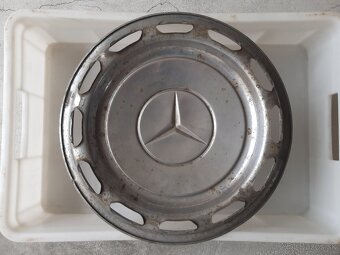 Puklice 5 kusov na Mercedes-Benz W114, W115, W123 - 9