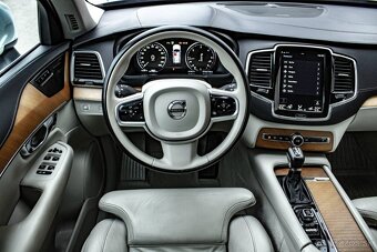 Volvo XC90 - 9