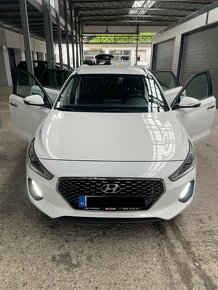 HYUNDAI I30CW 1.6 CRDI 81kW / SK AUTO / - 9