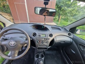 Predám Toyotu Yaris 1.0 - 9