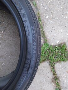 Predam 2ks pneu 225/40 r18 - 9