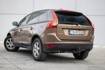 Volvo XC60 D5 (151kW) AWD Momentum Geartronic - 9