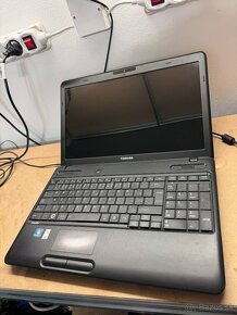 Notebook 15,6" TOSHIBA.Intel i3 2x2,40GHz.4g ram.320HD.ATI - 9