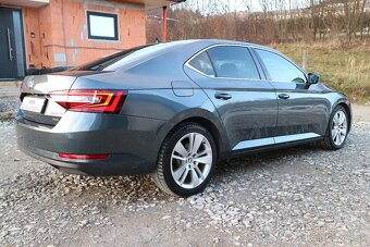 Škoda Superb 2.0 TDI DSG 140kw 4x4 DPH Virtual - 9