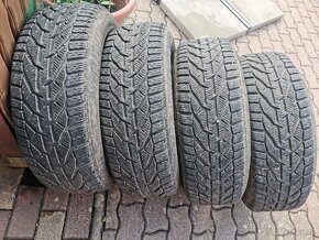 Predám zimné pneumatiky 215 60 R16 - 9