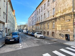 Na prenájom garážové miesto, Beskydská ulica, Bratislava, St - 9