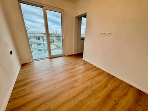 Na predaj 4 izbový penthouse v SOHO - 9