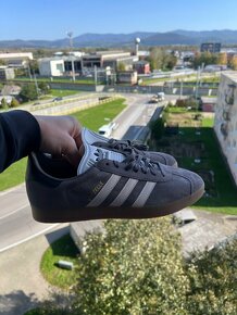 Adidas - 9