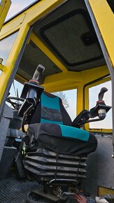 LKT 82 C loglift ( LESNY kolesovy traktor lkt 81 turbo) - 9