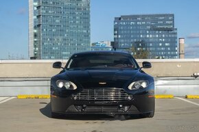 Aston Martin V8 Vantage S - 9