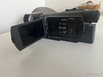 Sony FDR-AX700 4K Handycam - 9