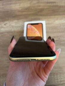 iPhone XR 64 GB Yellow - 9