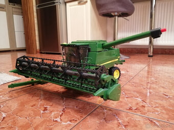 Predám Bruder Kombajn John Deere - 9