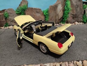 prodám model 1:18 ford thunderbird Cabrio 2000 - 9