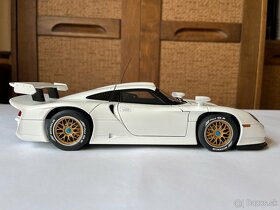 1:18 autoart porsche gt1 - 9