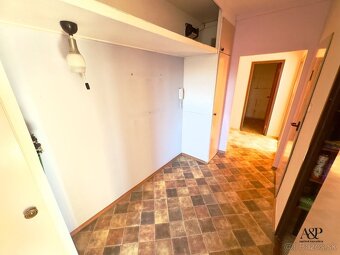 NA PREDAJ VEĽKÝ 3 IZB. BYT S LOGGIOU, 76M2, UL., JEDNORADOVÁ - 9