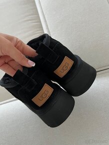 Čierne Ugg platform mini dámske čizmy - 9